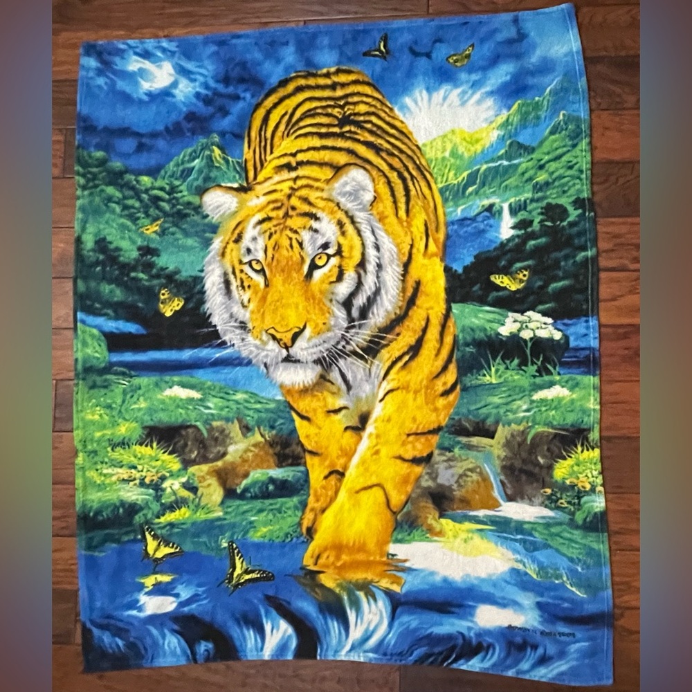 Moonlight Tiger Fleece Throw Blanket Dawhud Direct Howard Robinson 48x58”